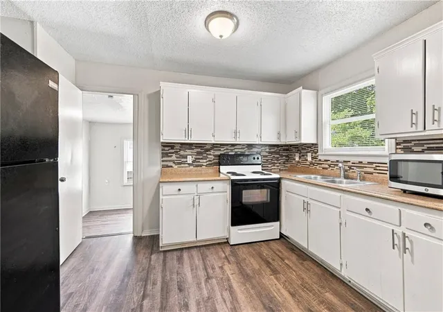 Photo 4 of Single family home for sale at 11217 Applewood Dr, Kansas City, MO 64134 | MLS# 2617016 | Listing updated on 2026-10-16