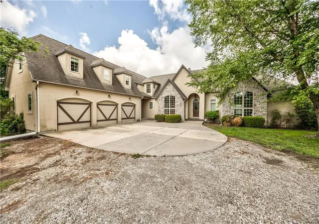 Photo 3 of Mansion for sale at 17620 Millwood Rd, Leavenworth, KS 66048 | MLS# 2617038 | Listing updated on 2026-09-04