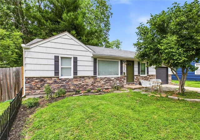 2nd image of 5908 E 101st St, Kansas City, MO 64134 | MLS# 2617055