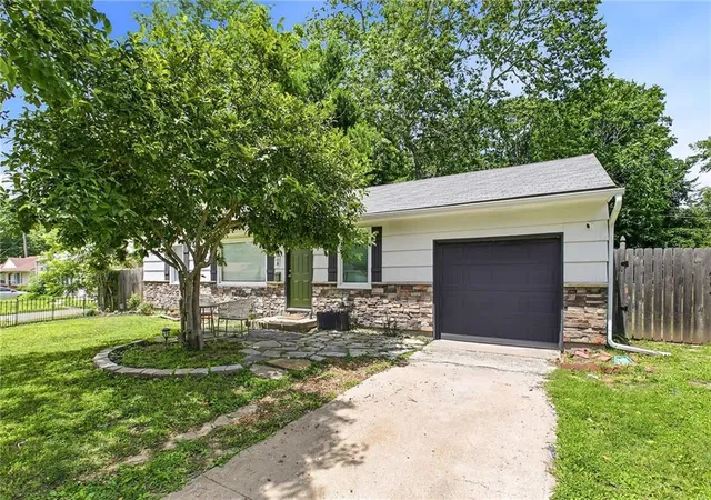 3rd image of 5908 E 101St St, Kansas City, MO 64134 | MLS# 2617055