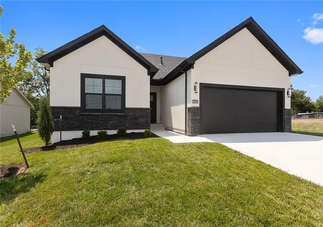 Photo 1 of Single family home for sale at 6402 Nw 96th Terrace, Kansas City, MO 64154 | MLS# 2617058 | Listing updated on 2026-09-03