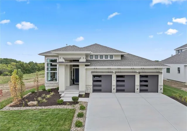 1st image of 7946 Millridge St, Lenexa, KS 66220 | MLS# 2617070
