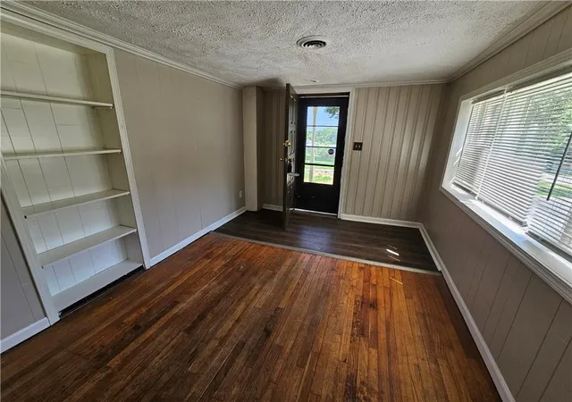 Photo 2 of House for sale at 808 N Emery St, Independence, MO 64050 | MLS# 2617076 | Listing updated on 2026-08-18