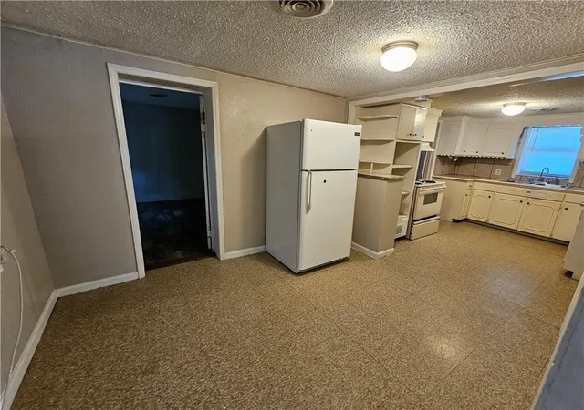 Photo 3 of House for sale at 808 N Emery St, Independence, MO 64050 | MLS# 2617076 | Listing updated on 2026-08-18