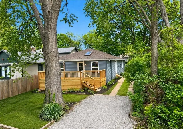Photo 2 of Sale Pending at 705 S Fairview Ave, Independence, MO 64053 | MLS# 2617080 | Listing updated on 2026-08-19