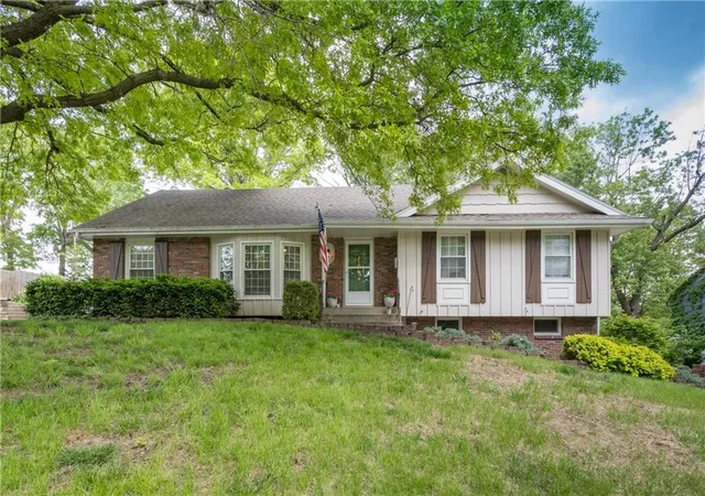 2nd image of 6807 Nw Birch Ln, Kansas City, MO 64151 | MLS# 2617118