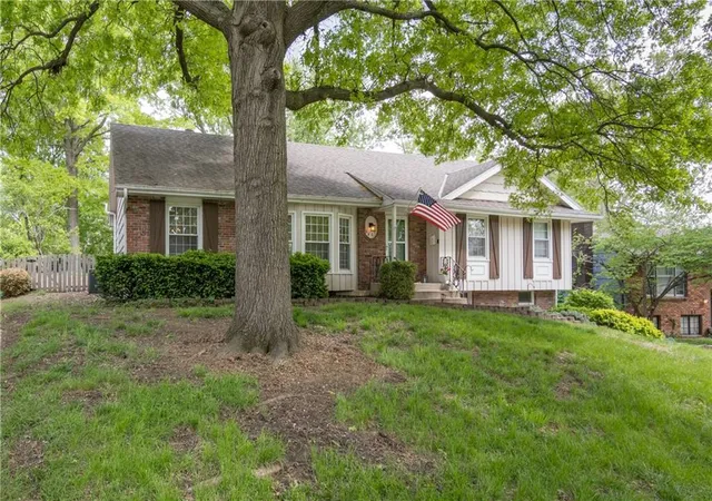 3rd image of 6807 Nw Birch Ln, Kansas City, MO 64151 | MLS# 2617118
