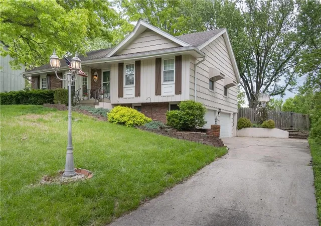 4th image of 6807 Nw Birch Ln, Kansas City, MO 64151 | MLS# 2617118