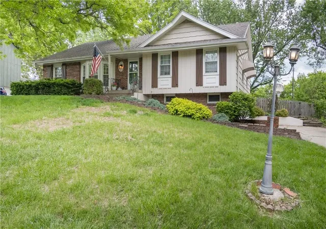 5th image of 6807 Nw Birch Ln, Kansas City, MO 64151 | MLS# 2617118