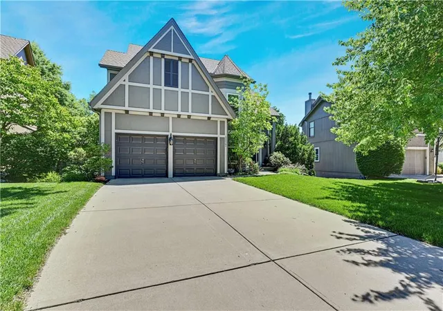 3rd image of 12141 S Rene St, Olathe, KS 66062 | MLS# 2617137