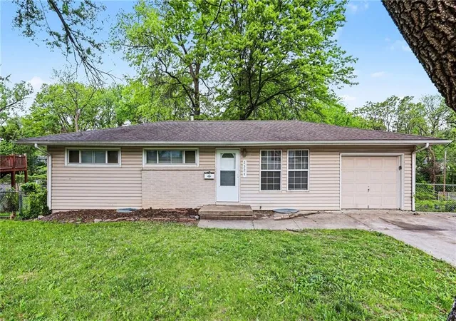Homes for sale in Raytown, MO | 5324 Hunter St, Raytown, MO 64133 | MLS# 2617150