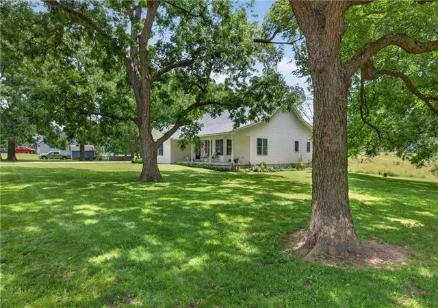 Homes for sale in Nevada, MO | 13830 E Musket Rd, Nevada, MO 64772 | MLS# 2617197