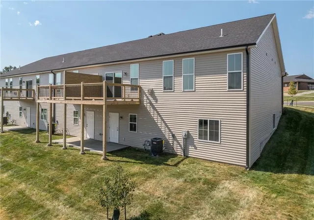 Photo 3 of Townhouse for sale at 1405 Country Ct, Saint Joseph, MO 64506 | MLS# 2617201 | Listing updated on 2026-09-04