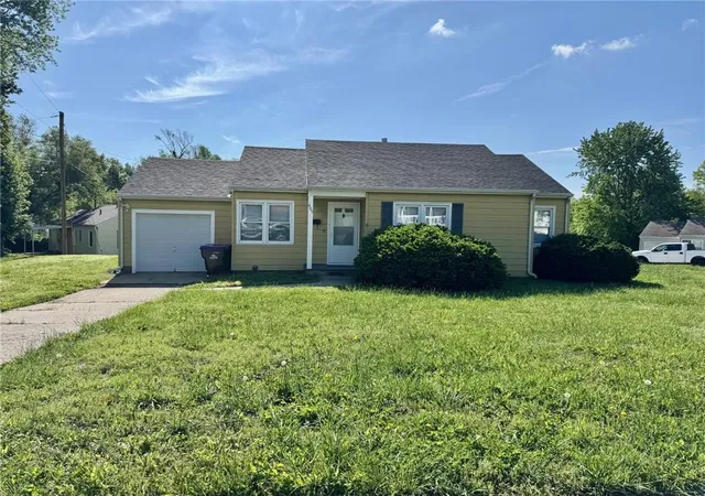 Homes for sale in Warrensburg, MO | 405 10 Th Ter, Warrensburg, MO 64093 | MLS# 2617211