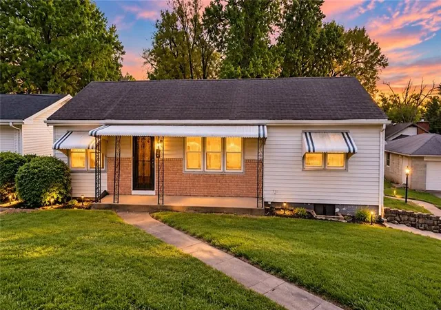 Photo 1 of Single family home for sale at 2802 Blackwell Rd, Saint Joseph, MO 64506 | MLS# 2617249 | Listing updated on 2026-09-30