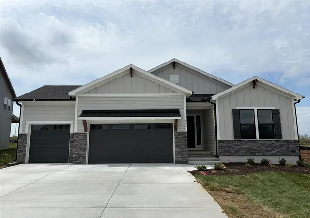 1st image of 17105 W 172nd Ter, Olathe, KS 66062 | MLS# 2617257