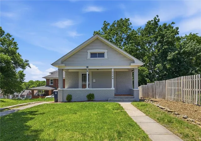 4th image of 4240 Highland Ave, Kansas City, MO 64110 | MLS# 2617263