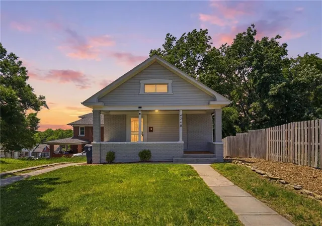3rd image of 4240 Highland Ave, Kansas City, MO 64110 | MLS# 2617263