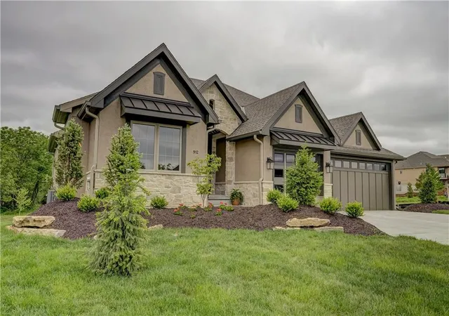 Homes for sale in Lee's Summit, MO | 912 Savannah Ln, Lee's Summit, MO 64034 | MLS# 2617295
