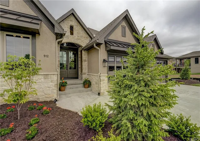Homes for sale in Lee's Summit, MO | 912 Savannah Ln, Lee's Summit, MO 64034 | MLS# 2617295
