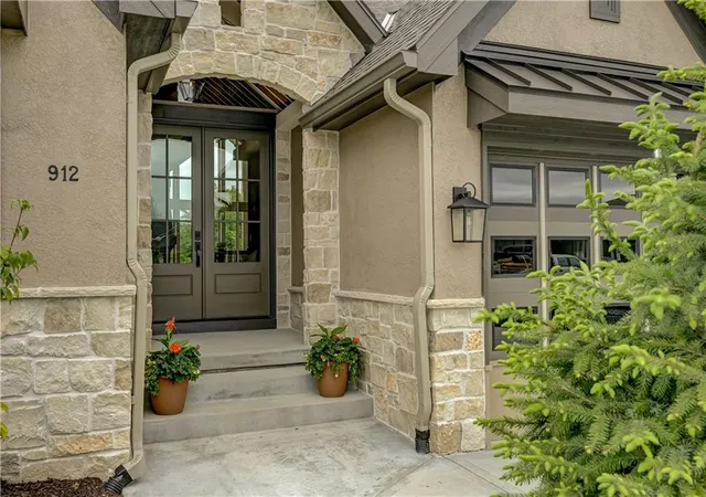 Homes for sale in Lee's Summit, MO | 912 Savannah Ln, Lee's Summit, MO 64034 | MLS# 2617295