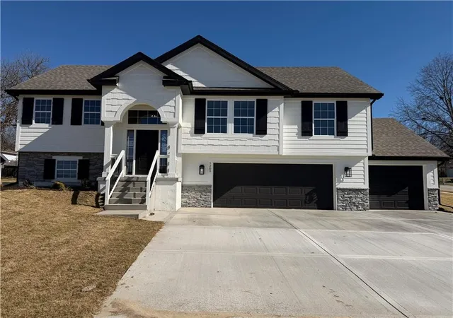 Homes for sale in Kearney, MO | 1206 Noah Ln, Kearney, MO 64060 | MLS# 2617308