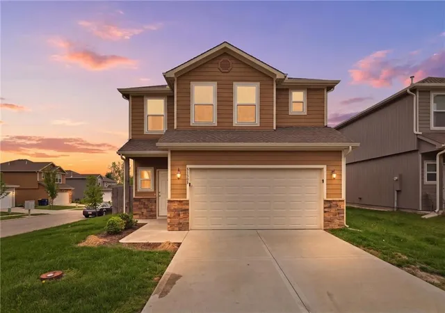 Photo 2 of Sale Pending at 21305 W 215th Terrace, Spring Hill, KS 66083 | MLS# 2617324 | Listing updated on 2026-09-29