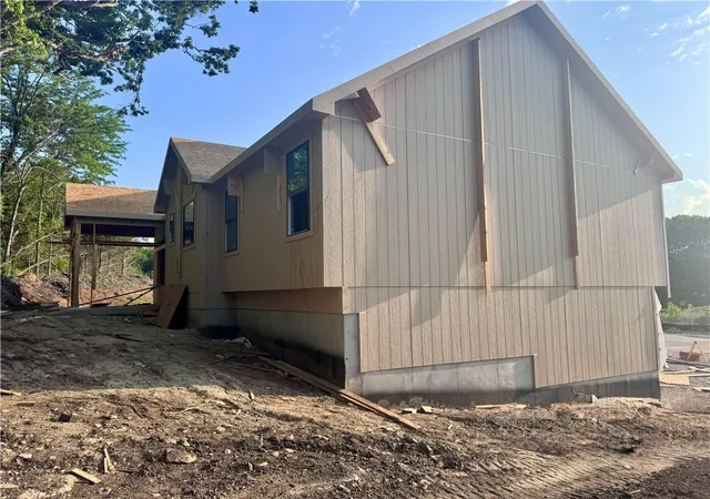 5th image of 8485 Eagle Crk Dr, De Soto, KS 66018 | MLS# 2617335