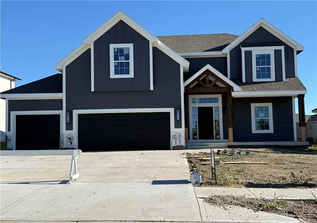 Single family home for sale at 8969 NE 99th Street, Kansas City, MO 64157 | MLS# 2617376