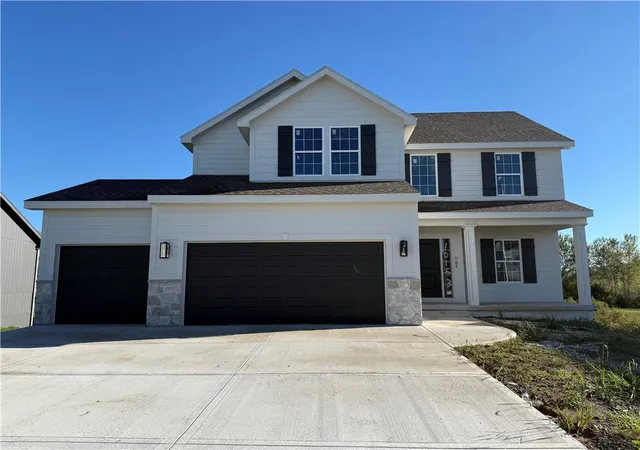 Single family home for sale at 10153 N Brighton Ave, Kansas City, MO 64156 | MLS# 2617386
