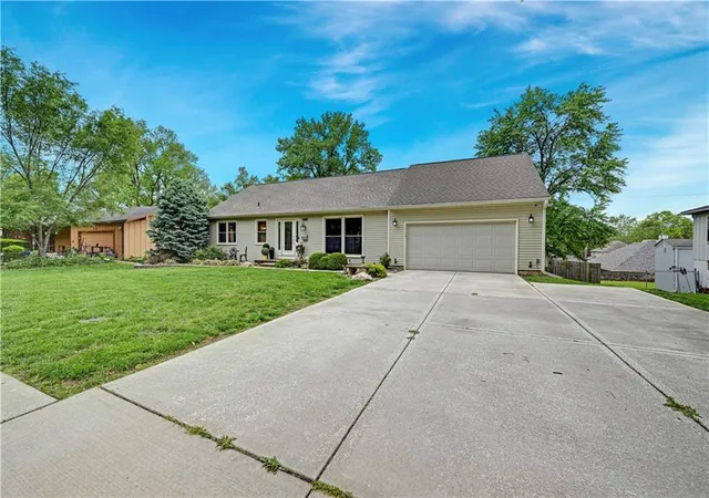 3rd image of 6501 W 94Th Ter, Overland Park, KS 66212 | MLS# 2617398