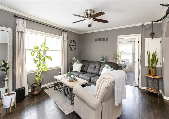 2nd image of 4526 Roanoke Pkwy #A, Kansas City, MO 64111 | MLS# 2617399