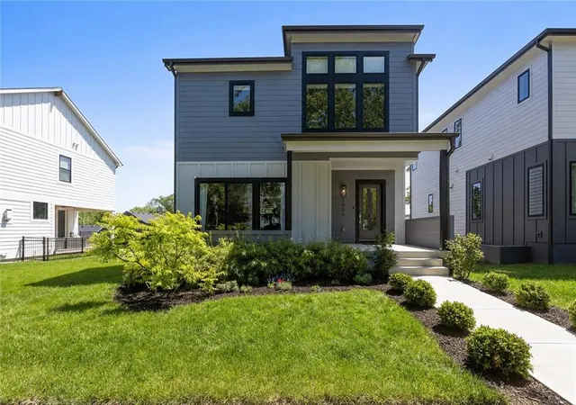 Photo 1 of Single family home for sale at 2609 Forest Ave, Kansas City, MO 64108 | MLS# 2617427 | Listing updated on 2026-08-29