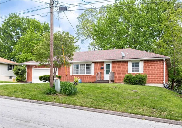 3rd image of 710 N Brunswick Ave, Marshall, MO 65340 | MLS# 2617484