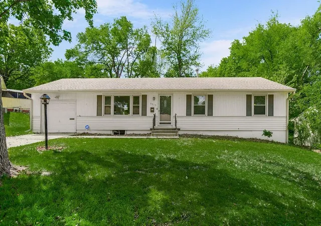 Homes for sale in Raytown, MO | 8815 E 84th St, Raytown, MO 64138 | MLS# 2617535