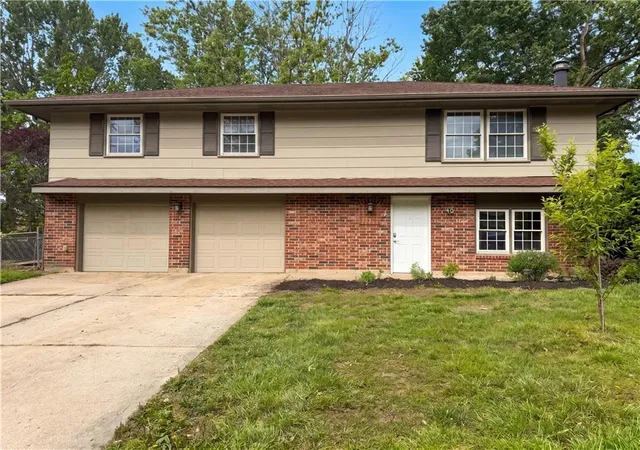Photo 1 of Single family home for sale at 1913 Grant Cir, Blue Springs, MO 64014 | MLS# 2617559 | Listing updated on 2026-09-24