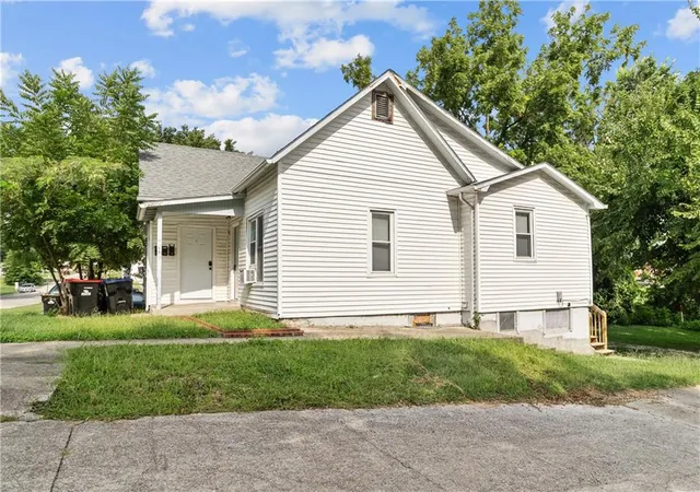 33rd image of 417 Jackson St, Warrensburg, MO 64093 | MLS# 2617560