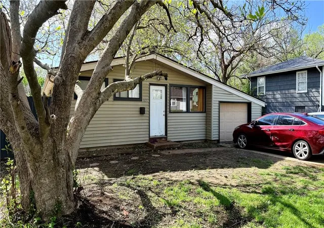 1st image of 8620 Winchester Ave, Kansas City, MO 64138 | MLS# 2617562