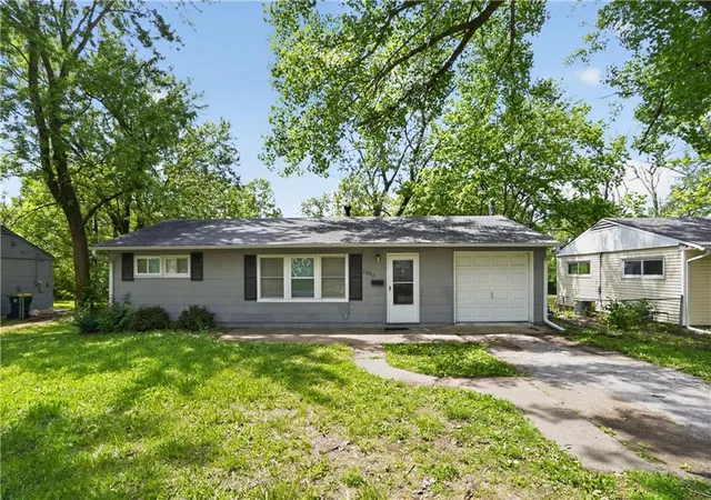 1st image of 11012 Cambridge Ave, Kansas City, MO 64134 | MLS# 2617575