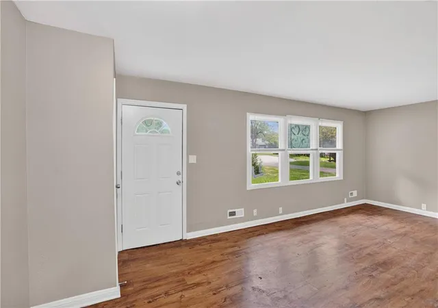 5th image of 11012 Cambridge Ave, Kansas City, MO 64134 | MLS# 2617575