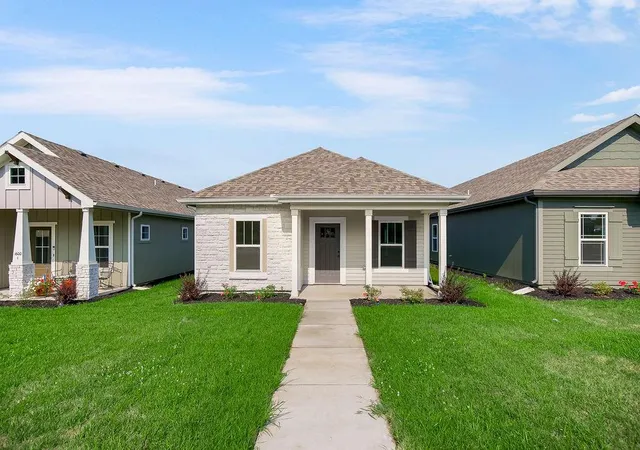 Photo 3 of House for sale at 1600 Cottonwood Crk Ave #2, Kearney, MO 64060 | MLS# 2617583 | Listing updated on 2026-08-14