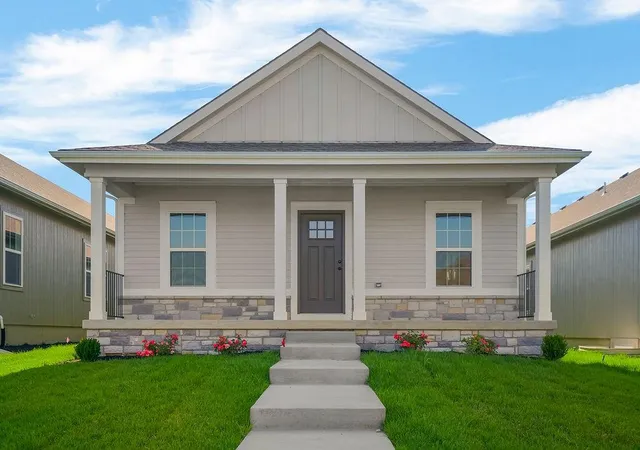 Photo 2 of Single family home for sale at 1600 Cottonwood Crk Ave #7, Kearney, MO 64060 | MLS# 2617610 | Listing updated on 2026-08-29