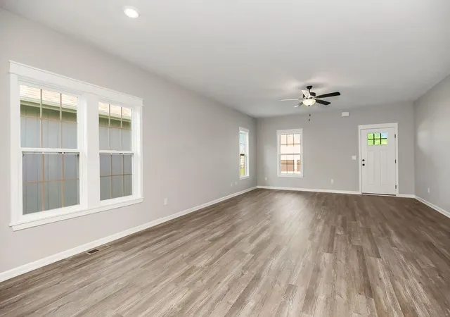 Photo 5 of House for sale at 1600 Cottonwood Crk Ave #7, Kearney, MO 64060 | MLS# 2617610 | Listing updated on 2026-08-29