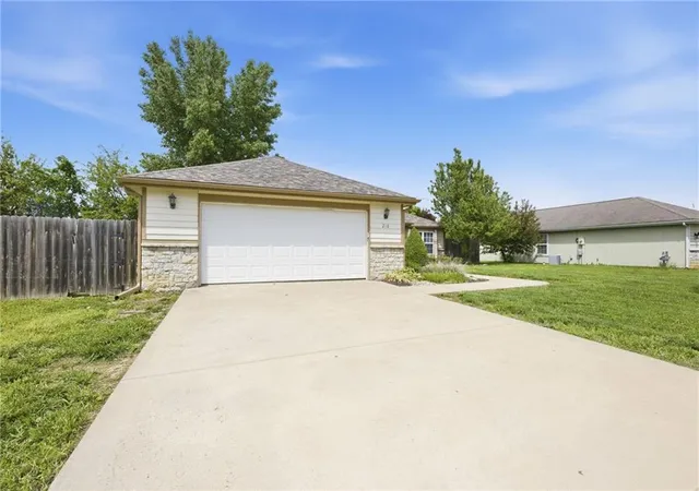 Homes for sale in Baldwin City, KS | 218 Hillside Dr, Baldwin City, KS 66006 | MLS# 2617613