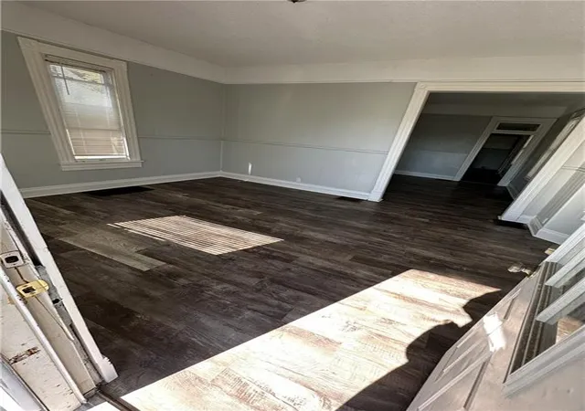 3rd image of 1321 Ridenbaugh St, Saint Joseph, MO 64501 | MLS# 2617638
