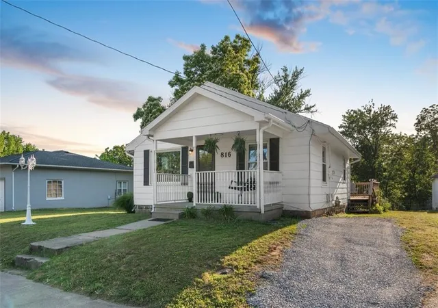 Homes for sale in Nevada, MO | 816 S College St, Nevada, MO 64772 | MLS# 2617679