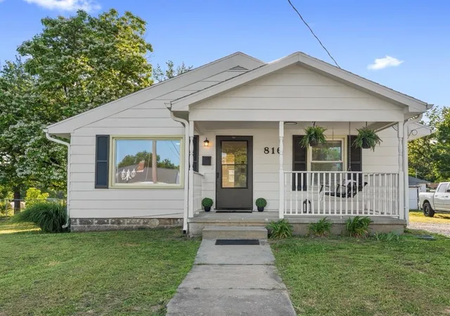 Homes for sale in Nevada, MO | 816 S College St, Nevada, MO 64772 | MLS# 2617679