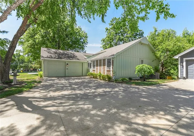 3rd image of 8266 Monrovia St, Lenexa, KS 66215 | MLS# 2617680