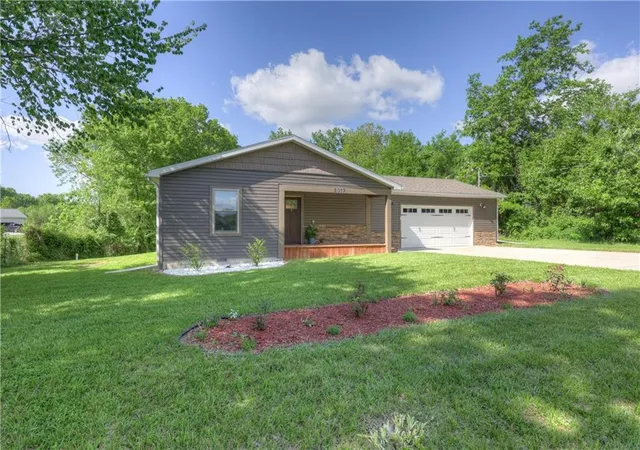 Photo 2 of Single family home for sale at 2017 E 14th Street, Pittsburg, KS 66762 | MLS# 2617728 | Listing updated on 2026-09-12