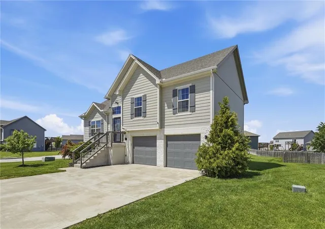 Homes for sale in Blue Springs, MO | 729 Juniper Dr, Blue Springs, MO 64014 | MLS# 2617739